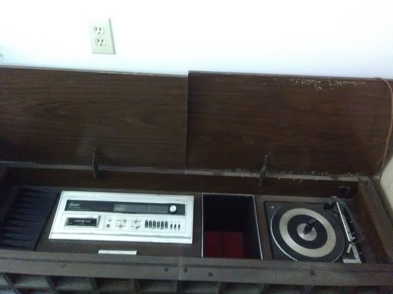 Capehart Cabinet Stereo 1970's gallery
