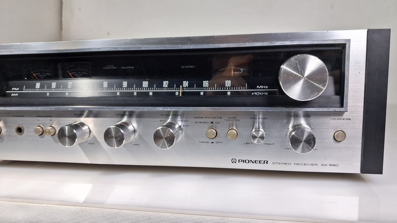 PIONEER SX-590 VINTAGE STEREO RECEIVER gallery