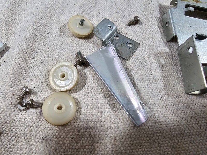 Realistic STA-64 Stereo Receiver Tuning String Pulleys gallery