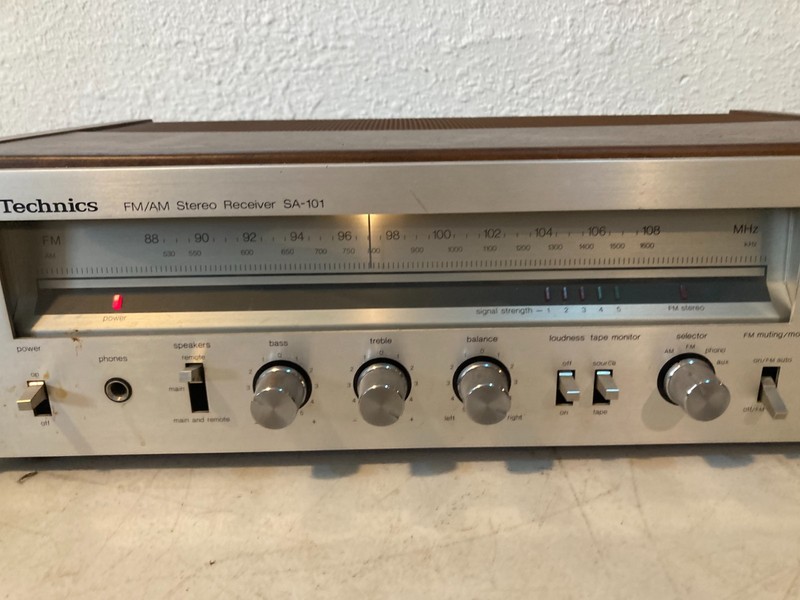 Vintage Technics SA-101 Stereo Receiver Clean gallery