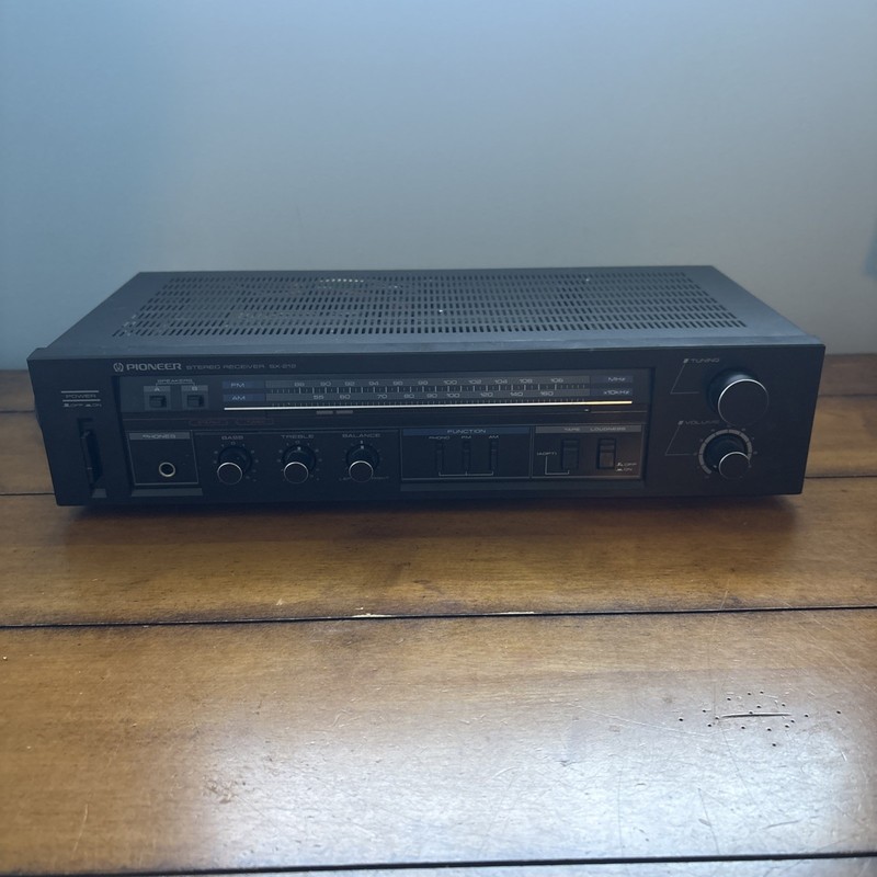Vintage 1984 Pioneer SX-212 AM/FM Stereo Receiver/ Japan Made