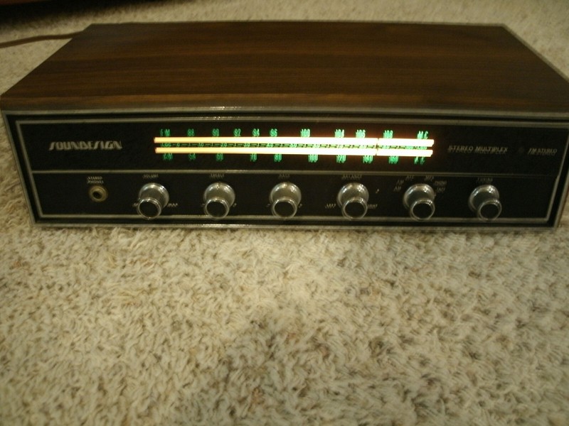 Vintage Soundesign 4370 Stereo Receiver – Works – Wood Cabinet