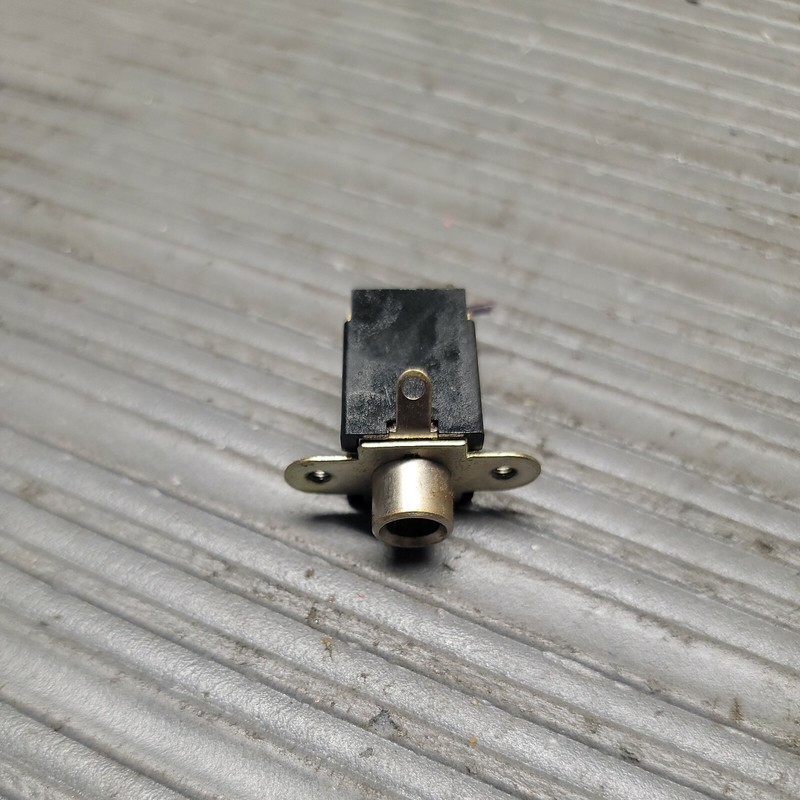 sony str-7045 Receiver Headphone Jack