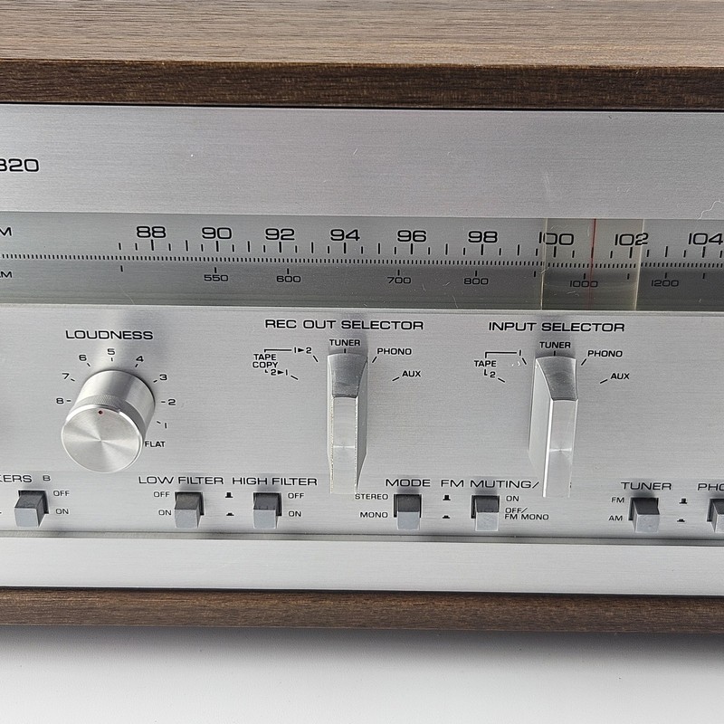 Yamaha CR-820 Natural Sound Stereo Receiver - Vintage Wood Case - Tested Working gallery