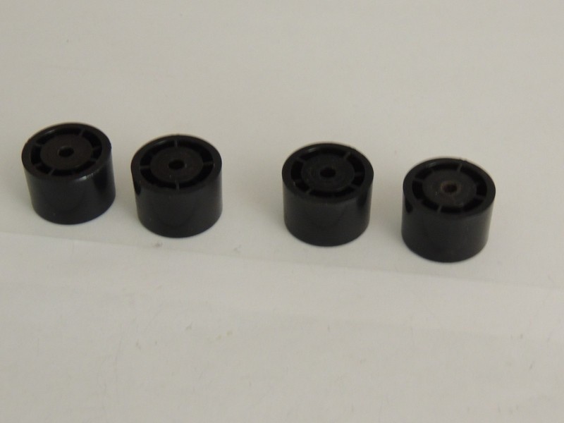 Marantz 2270 Set of 4 Base Bottom Feet & Screws 27905301 gallery