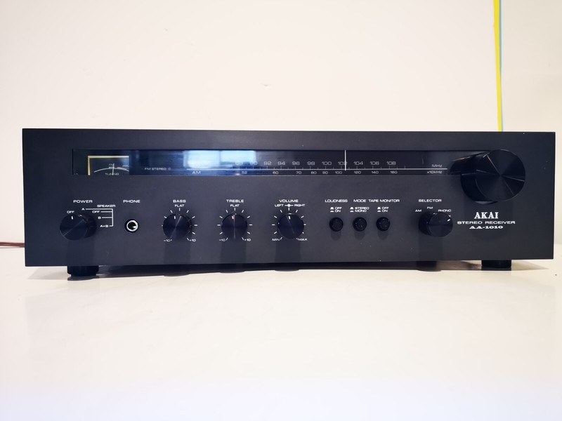 AKAI Stereo Receiver AA-1010