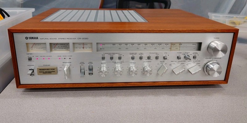 Yamaha Natural Sound Stereo Receiver CR-2020 Vintage 120V