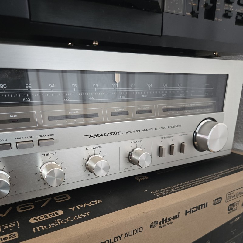 Vintage Realistic STA-850 Stereo Receiver SilverFace Tested gallery