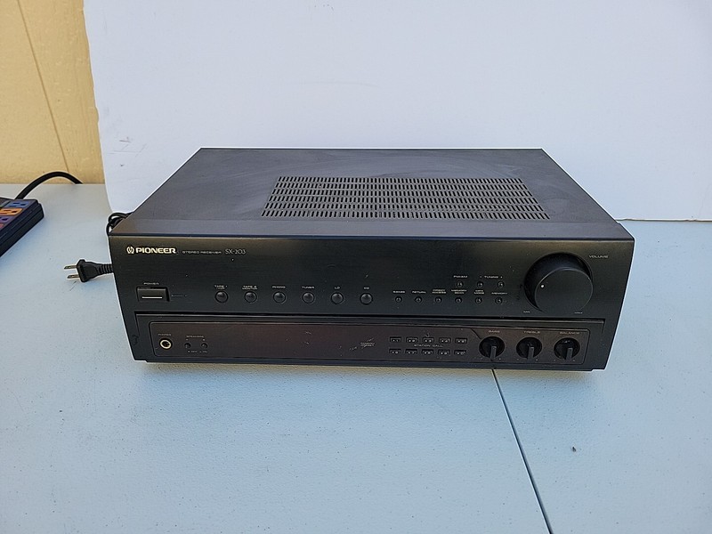 Pioneer SX-203 AM/FM Stereo Receiver Tested