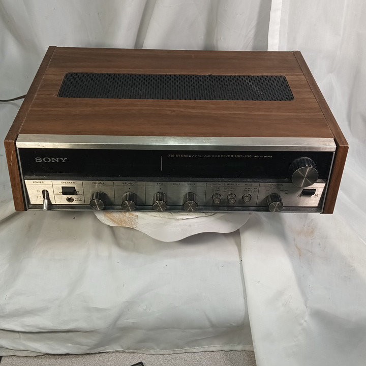 Sony STR-230 Vintage AM/FM Stereo Receiver Wood Cabinet Audio Equipment Tested