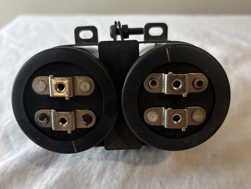 SANYO JCX 2900k Main Filter Elna Capacitors 71v 10,000uf Original w/ Bracket gallery