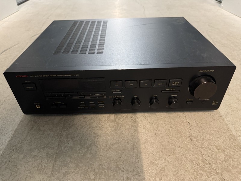Luxman R-341 Digital Synthesized AM/FM Stereo Receiver