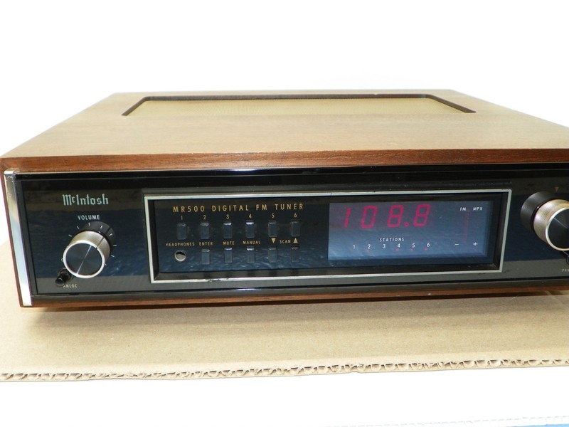 Vintage Mcintosh MR-500 Digital FM Tuner S/N DF1241 In Wood Cabinet