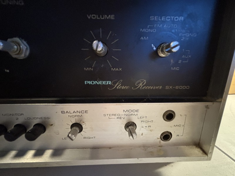 VINTAGE PIONEER STEREO RECEIVER SX-6000 POWERS UP gallery