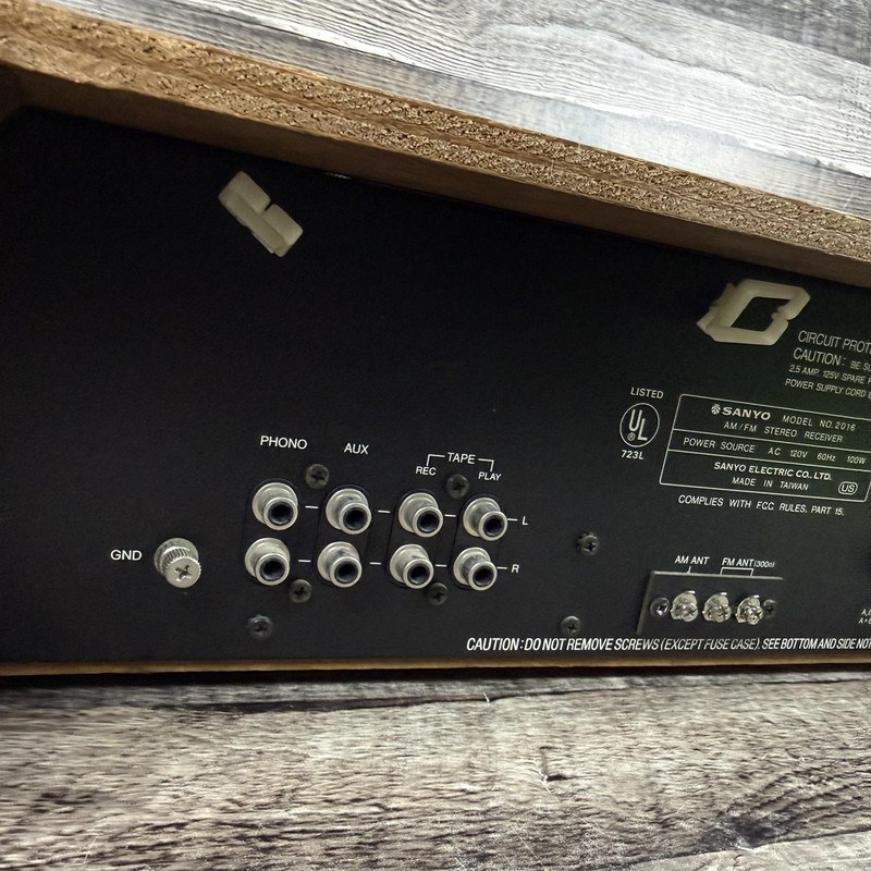 Sanyo 2016 AM/FM Stereo Receiver Silver Woodgrain Vintage 100W Taiwan Made gallery