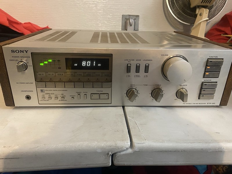 SONY FM Stereo/FM-AM Receiver STR-V45 Woodgrain Sides Tested Working
