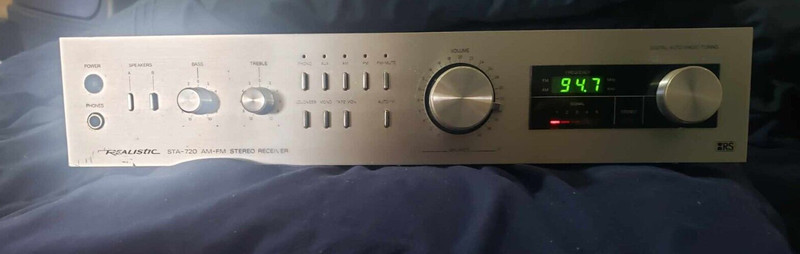 Realistic STA-720 stereo receiver Quartz Digital Tuner De-oxited