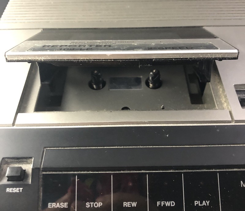VINTAGE SANYO REPORTER 109-LP STEREO RECORDER REPORTER TURNS ON AS IS VJ02 gallery