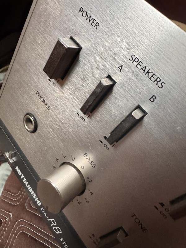1980 Mitsubishi DA-R8 Stereo Receiver 35watts 8 Ohms Quadraphonic/ Phono Input gallery