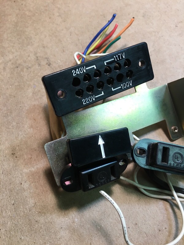 Sansui 771 Parts: Switched Unswitched Outlets w/ Housing *Great Condition* gallery