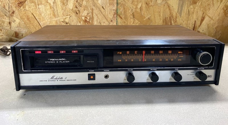 Realistic Modulette AM/FM 8 Track Receiver Model 12-1402 For Parts Or Repair