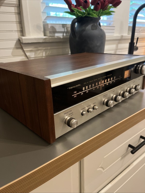 Realistic STA-47 Solid State AM/FM Stereo Receiver gallery