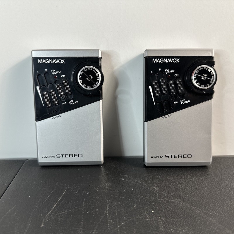 2 Magnavox Am/Fm Stereo Model D1600 (for Parts/not Working )