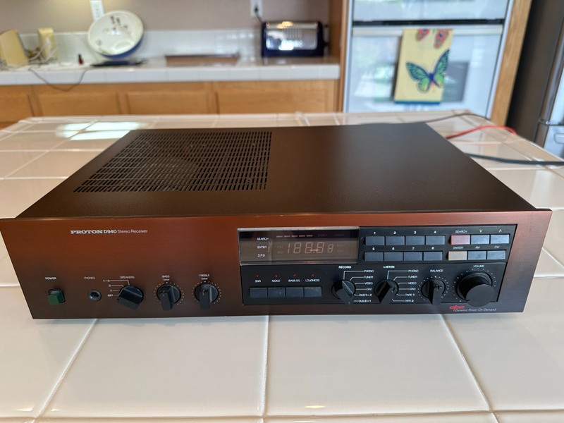Vintage 1984 Proton D940 AM/FM Stereo Receiver W/ Dynamic Power On Demand Read