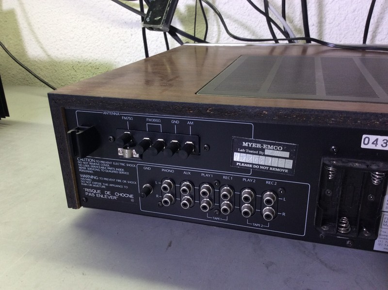 Mitsubishi DA-R15 Stereo Receiver AM FM Phono Silver Woodgrain gallery