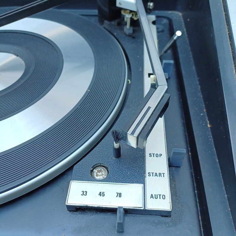 ZENITH G596W ALLEGRO WEDGE STEREO AM/FM 8-track Record Player Vintage for parts gallery