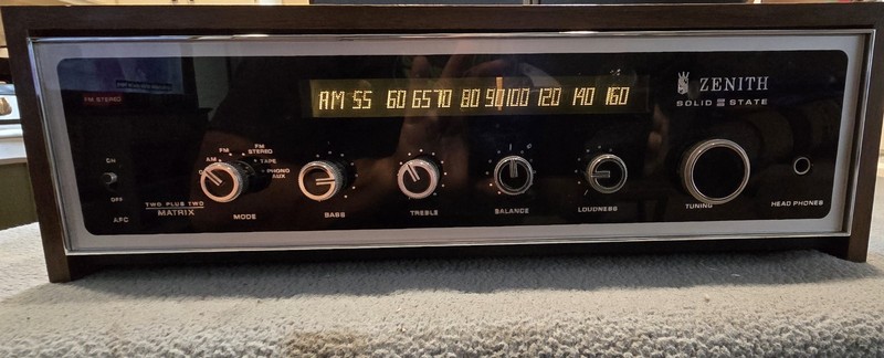 ZENITH Digilite SOLID STATE AM/FM/AUX/TAPE /PHONO TWO PLUS TWO MATRIX RECIEVER