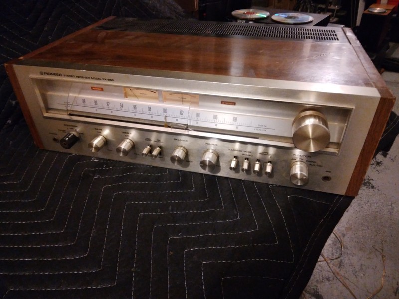 Vintage Pioneer SX-650 (AM/FM) Complete Stereo Receiver. Powers Up. Needs Work