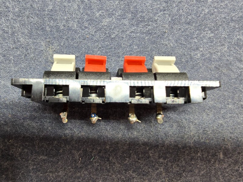 Sansui QR-4500 Receiver Part - Left / Right Speaker Connector Block gallery