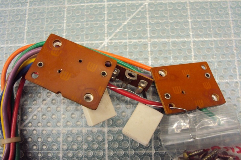Kenwood KR 9400 TO-3 Sockets, Resistors, Mounting Screws 2 Plug Type Read Below gallery
