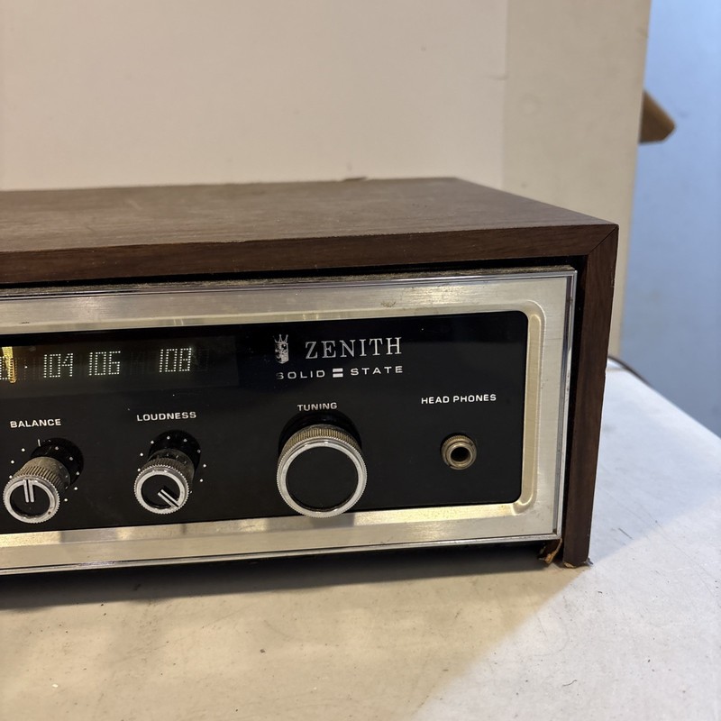 Zenith F680W Stereo 8 Eight Track Player Digilite Receiver - RADIO WORKS - READ! gallery