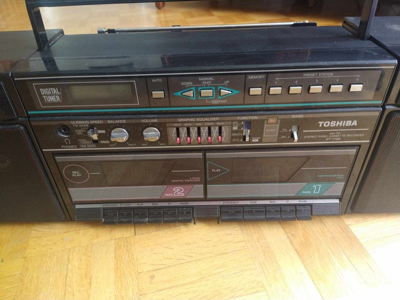 TOSHIBA RT-7166 AM FM Stereo Radio Cassette Recorder Boombox RARE 1985 gallery