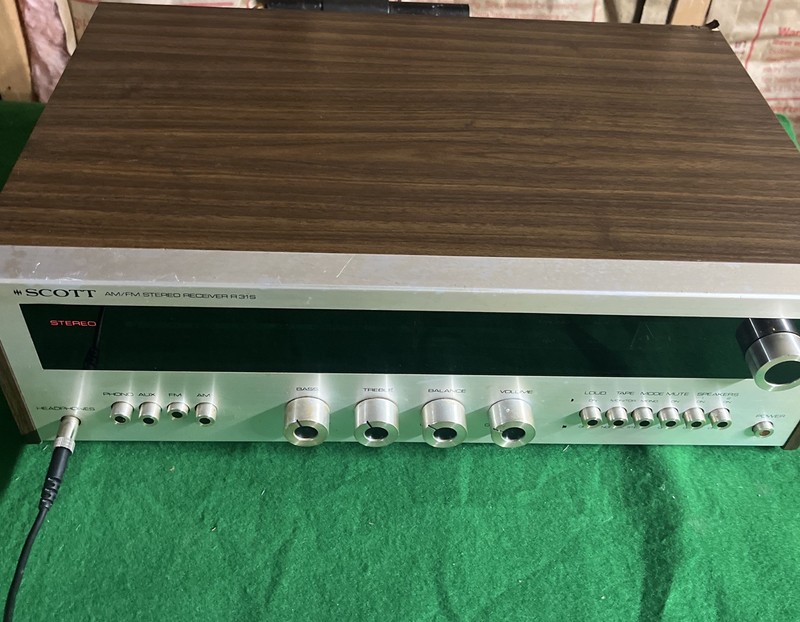 Vintage 1970s Silverface H.H. SCOTT R31S Stereo Receiver
