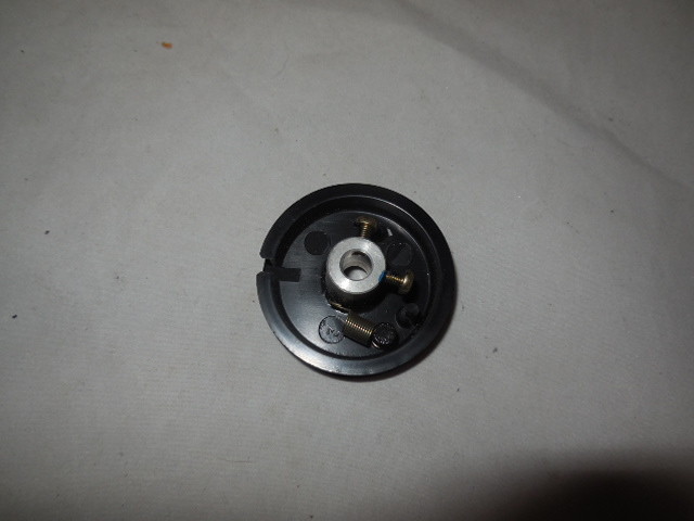 One Marantz 2215B Tuner Pulley