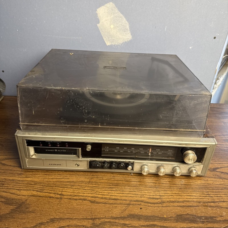 Vintage Stereo 8-Track & AM/FM Radio Receiver – Taiwan – Not Tested gallery