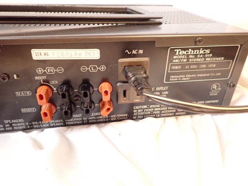 Technics SA-919 Quartz Digital Synthesized AM/FM Receiver Sounds and looks good! gallery