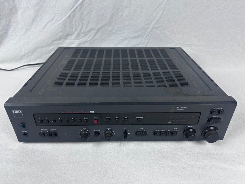NAD 7100 Monitor Series Stereo Receiver Vintage Powers On For Parts or Repair