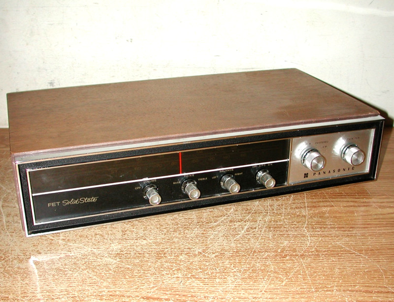 VINTAGE PANASONIC FET SOLID STATE AM/FM STEREO RECEIVER MODEL RE-7671 gallery