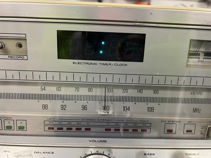 Vintage Soundesign PLL AM-FM Stereo Receiver/ 8 Track Recorder 5943 Tested gallery
