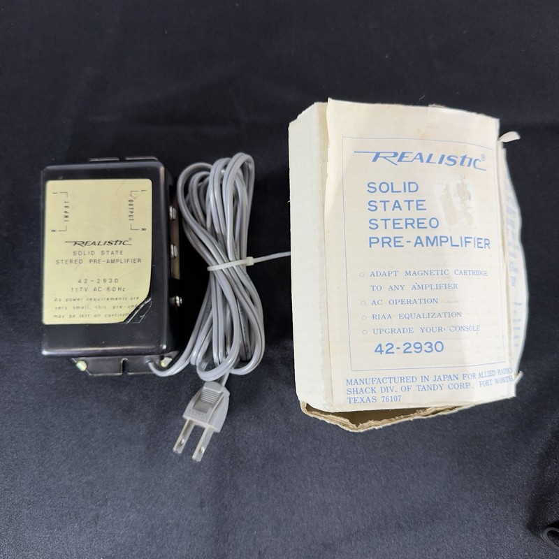 VINTAGE REALISTIC SOLID STATE STEREO PRE-AMP1LIFIER #42-2930 gallery