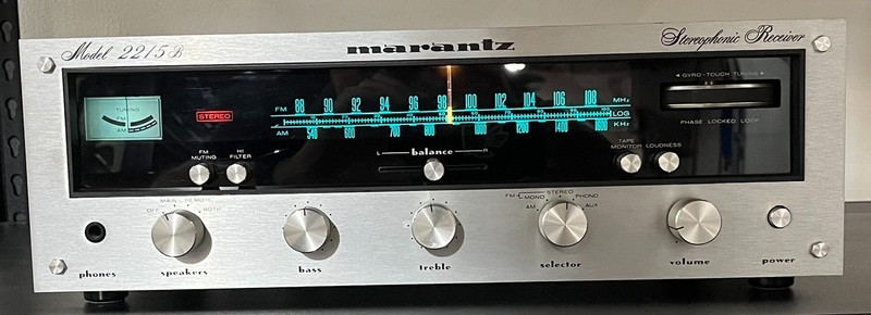 Marantz 2215B Stereo Receiver – Marantz Imperial 4G Speakers – Very Good