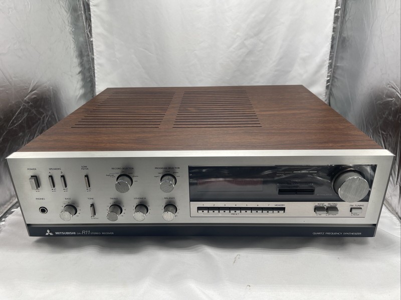 Mitsubishi DA-R11 Stereo Receiver Tested/Working Quartz Frequency Synthesizer