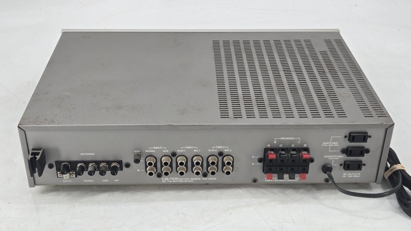 MGA Mitsubishi DA-R440 Stereo Receiver....One Damaged Nob gallery