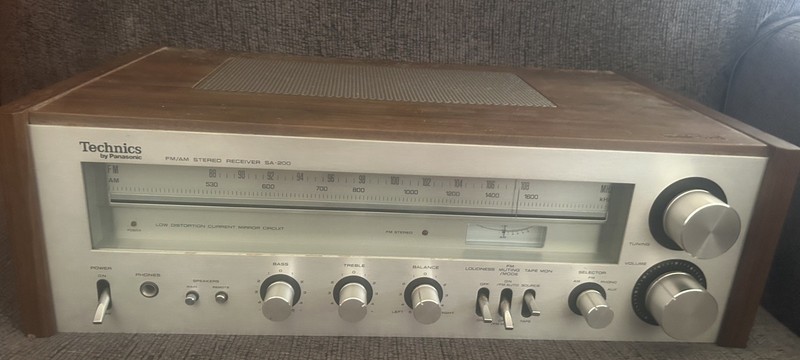 Vintage Technics SA-200 Stereo Receiver – Working