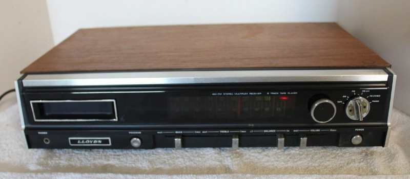 Lloyd's B601-211A FM/AM Stereo Receiver w/ 8 Track Cartridge Player Needs Repair