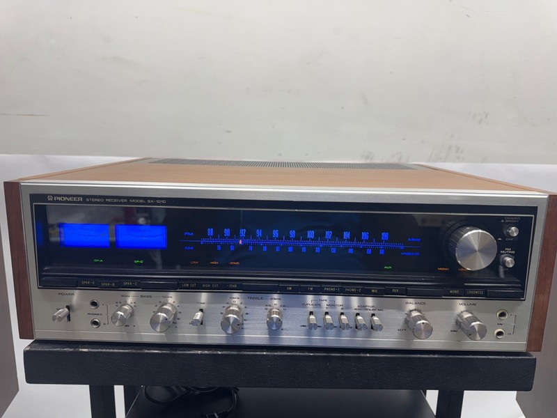 Pioneer SX-1010 AM/FM Stereo Receiver, serviced, beautiful.